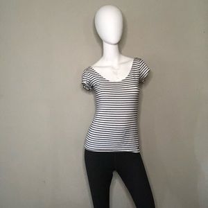 5/$5 ⚡️ Striped Scoop Neck Tee